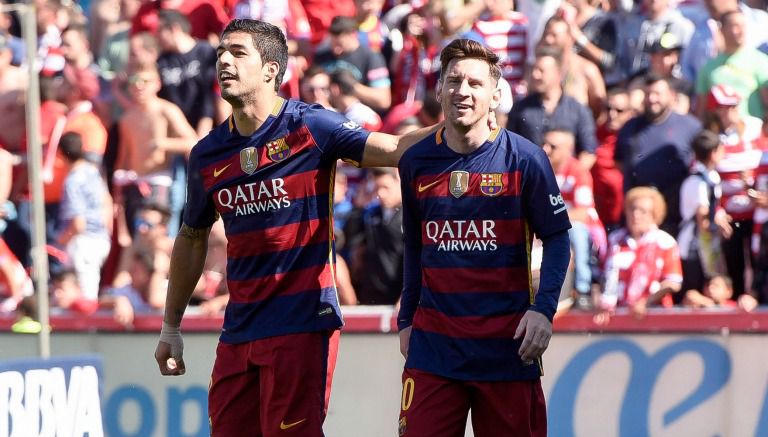  Luis Suárez y Lionel Messi durante el juego contra el Granada