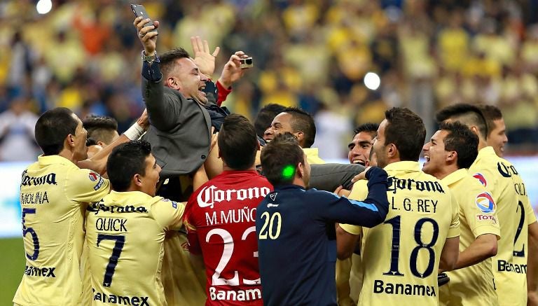 El 'Turco' celebra con el América el Campeonato en 2014