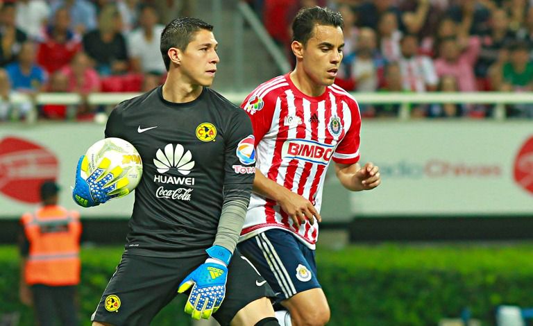 Hugo González y Omar Bravo, durante el partido de Ida de los Cuartos de Final