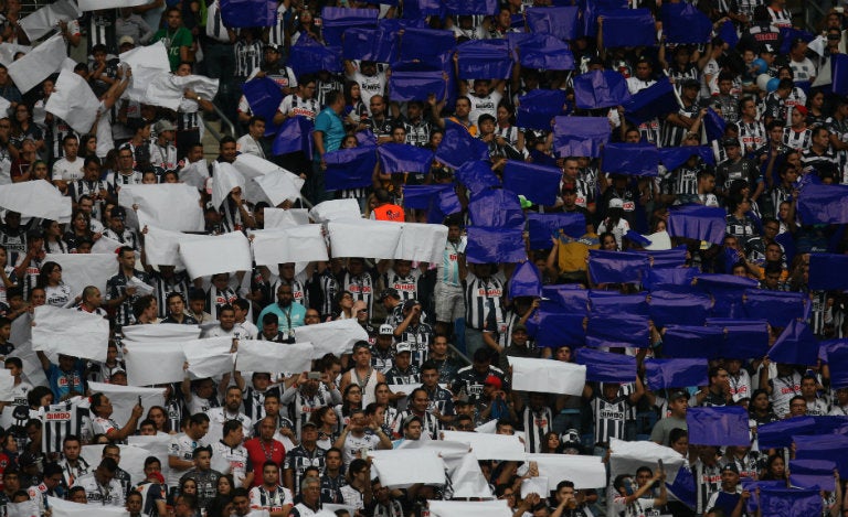 Aficionados forman mosaico en el Monterrey-Tigres