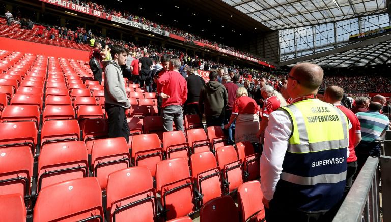 Old Trafford es evacuado tras la amenaza de bomba