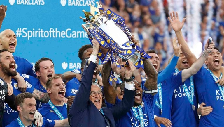 Leicester levanta la copa de la Premier League