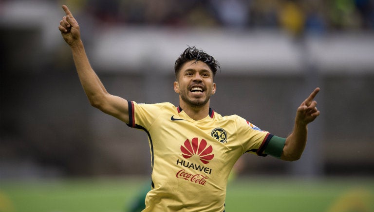 Oribe festeja gol contra Chivas