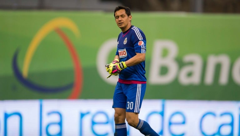 Rodolfo Cota durante el partido contra América