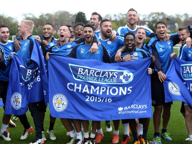 Jugadores del Leicester celebran el campeonato 