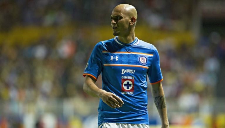 Faio Santos en un partido de Cruz Azul