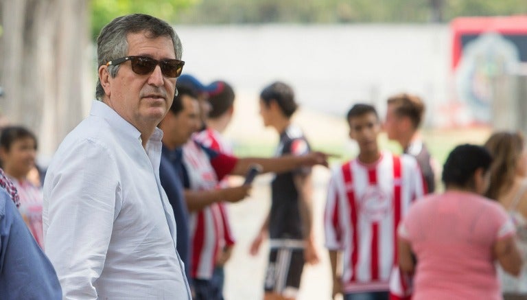 Jorge Vergara en un entrenamiento de Chivas