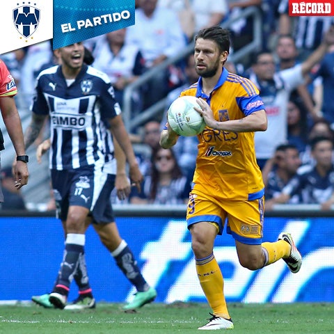 Rafael Sobis en pleno festejo de gol