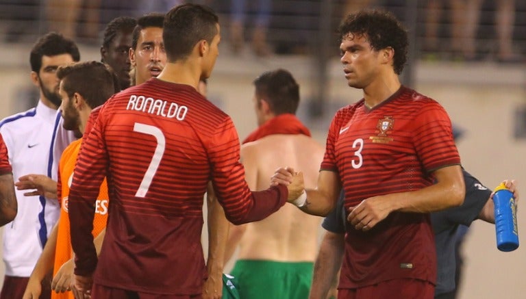 CR7 y Pepe, finalizando un duelo con Portugal