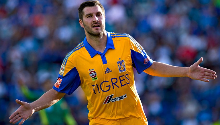 Gignac festeja un gol con Tigres