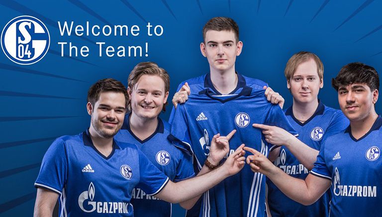 Los integrantes del equipo de eSports del Schalke 04