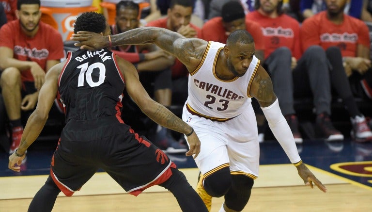 LeBron James evade la marca de DeRozan