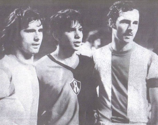 Pérez posa junto a Müller y Beckenbauer