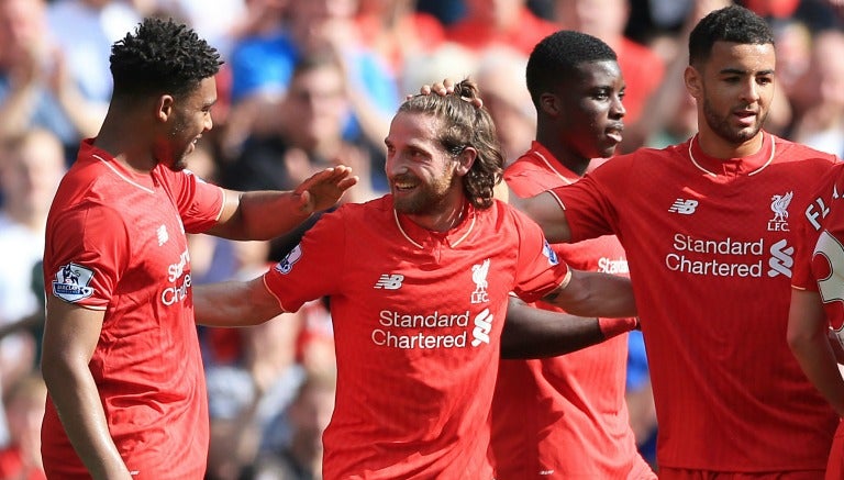 Los jugadores del Liverpool celebran un gol en la Premier League