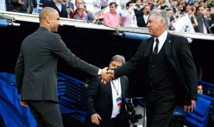 Guardiola y Ancelotti se saludan al final del juego