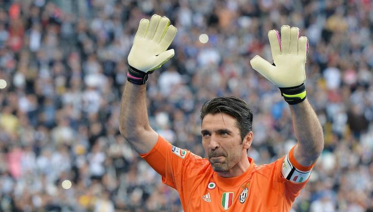 Gianluigi Buffon celebra el Campeonato de la Juventus en la Serie A