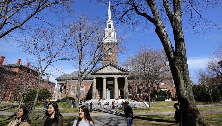 Uno de los edificios principales de Harvard