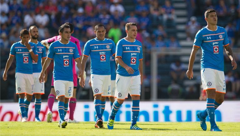 Jugadores de Cruz Azul al termino de un partido