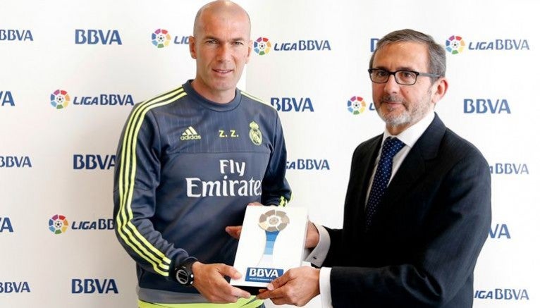 Zinedine Zidane recibe premio como mejor entrenador