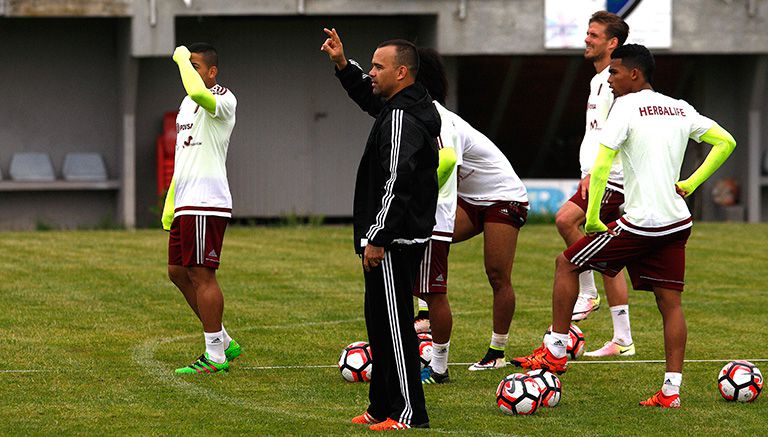 Rafal Dudamel, dirigiendo un entrenamiento de la Vinotinto