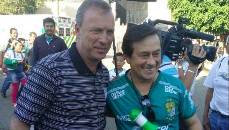 Fassi junto a un aficionado de la Fiera