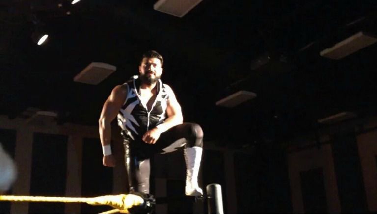 Andrade 'Cien' Almas en una lucha de NXT