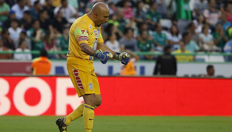 El Conejo, celebrando el gol de su equipo contra León