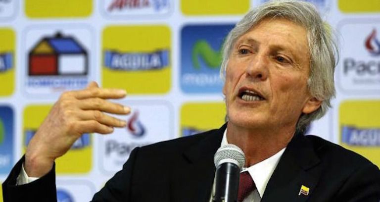 José Néstor Pékerman en un rueda de prensa