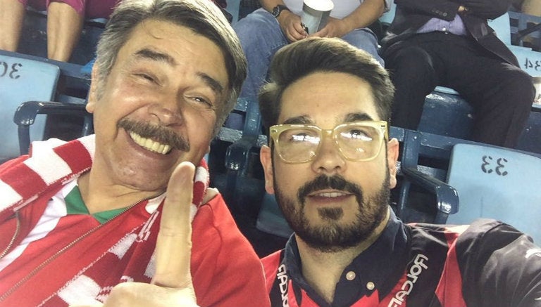 Ortíz de Pinedo junto a su hijo en el Estadio Azul