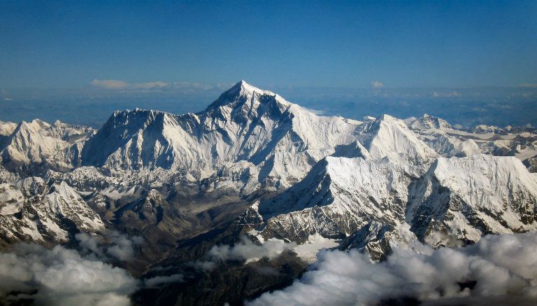 Así luce el Monte Everest bajo los rayos del sol