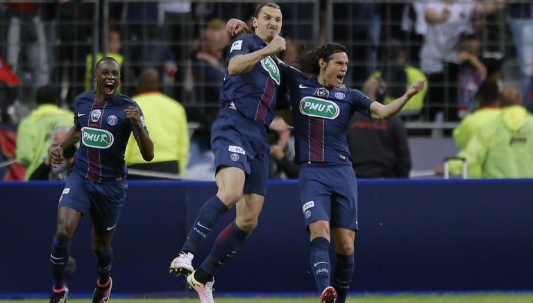 Zlatan y Cavani, festejando un tanto del sueco