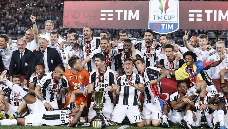 Los jugadores de la Juventus celebrando el título