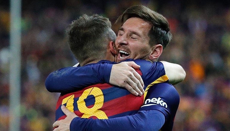 Messi felicita a Alba por su gol 