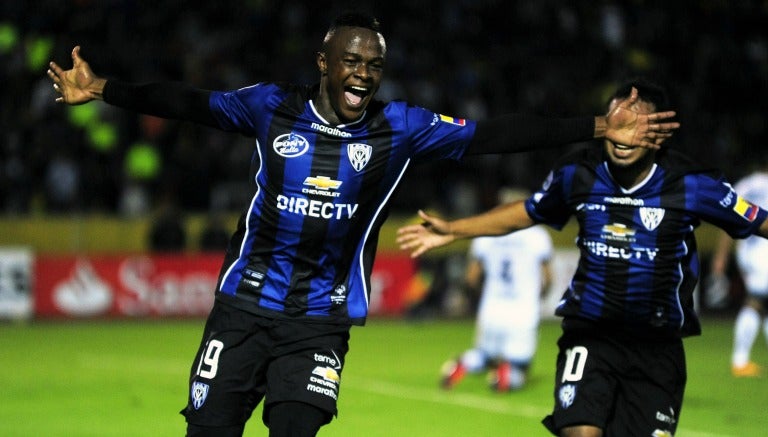 José Anguno celebra uno de sus goles frente a Pumas