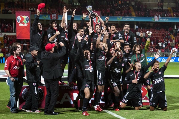 Mohamed celebra título con Xolos en el Apertura 2012