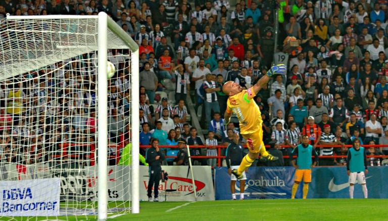 Conejo Pérez vuela en gol de León