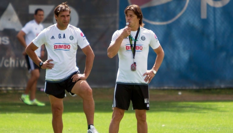 Matías Almeyda en una práctica de Chivas