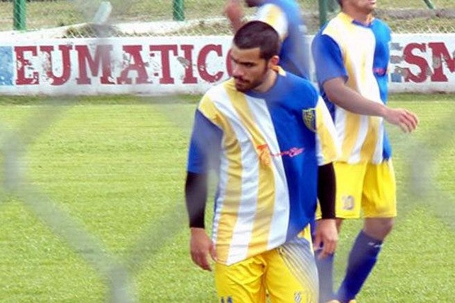 Micael Favre durante un juego con San Jorge de Villa Elisa