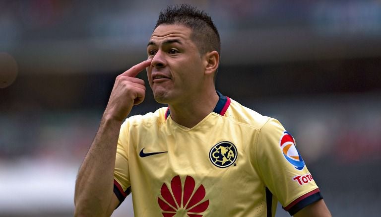 Pablo Aguilar en un partido del América