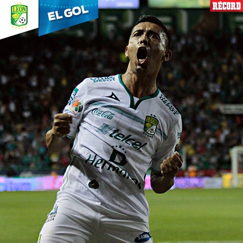 Elías Hernández festeja un gol con León