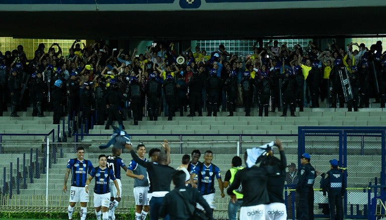 La afición ecuatoriana festejando con su equipo el pase a 'semis' de Libertadores