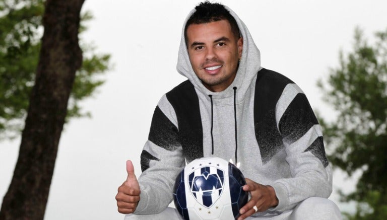 Edwin Cardona posa para la cámara de RÉCORD