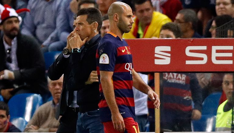 Mascherano abandona el campo en juego del Barcelona