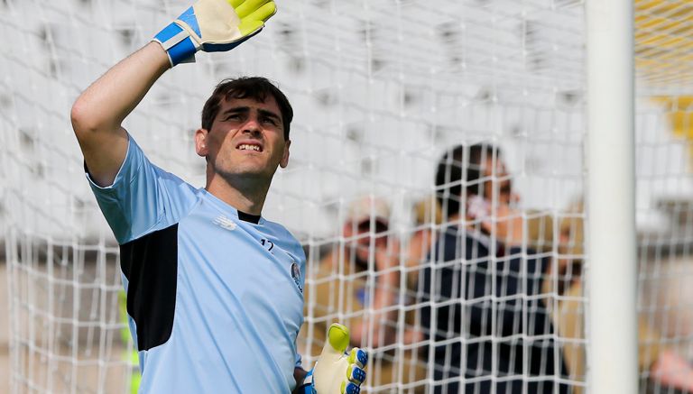 Casillas, en un partido con el Porto