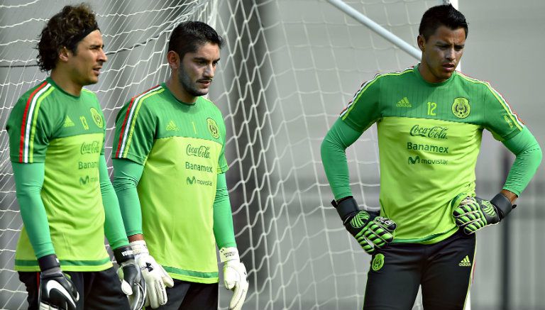 Ochoa, Corona y Talavera durante entrenamiento del Tri