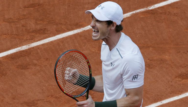 Andy Murray festeja su victoria contra Karlovic