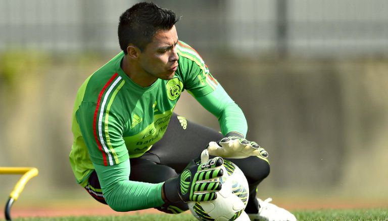 Alfredo Talavera durante un entrenamiento con la Selección Mexicana