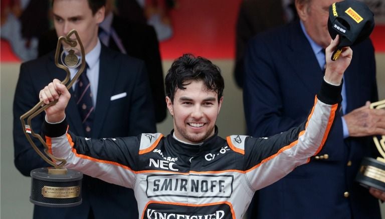 Sergio Pérez celebra después de su tercer puesto en el GP de Mónaco 