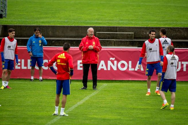 España entrena bajo dirección de Del Bosque