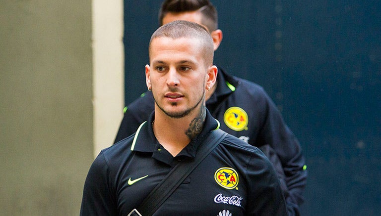 Darío Benedetto en una concentración con América